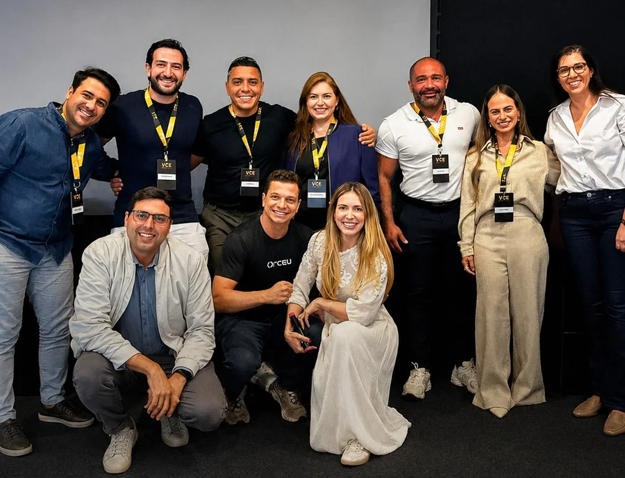 Membros do Orceu Mind reunidos em encontro presencial